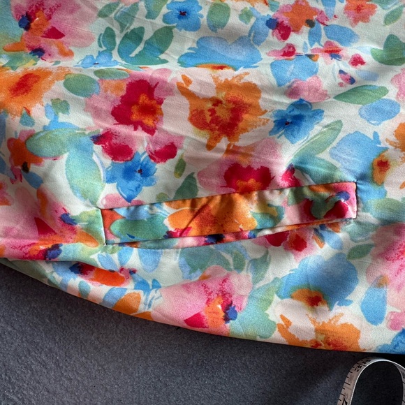ANNA KAY Colorful Floral V-Neck Blouse Size M - Picture 8 of 9